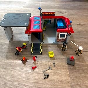 Playmobil- Fire Station carry on play set